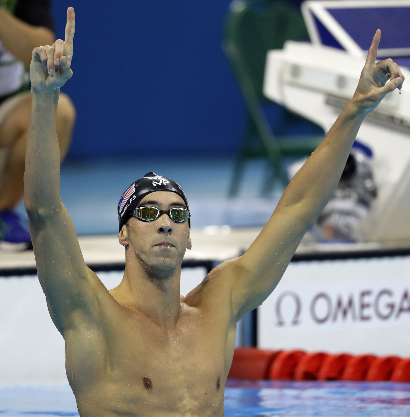 2016: Michael Phelps wins two gold medals in single day